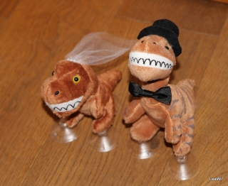 Plyšoví dinosauři velociraptor a T-rex