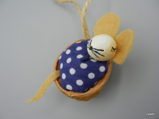 Myška/potkánek v oříšku béžová blazed s modropunťa