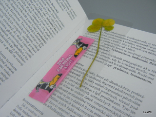 Čtyřlístková záložka do knihy český strakatý pes růžová ČŽB