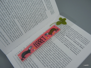 Čtyřlístková záložka do knihy fretka růžová 