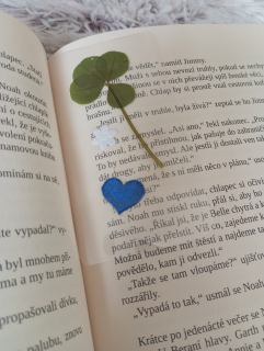 Čtyřlístková záložka do knihy bilo-modrá