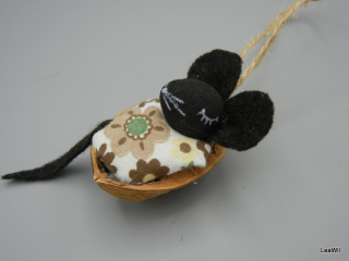 Myška/potkánek v oříšku černá hnedobéž