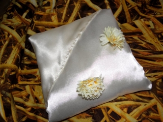 Polštářek pod prstýnky luxusní šampaň2