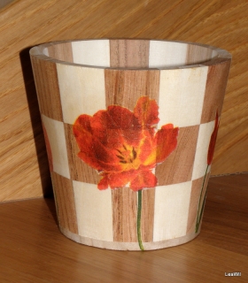 Nádobka tulipánová